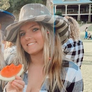 Meet your Posher, Lacey